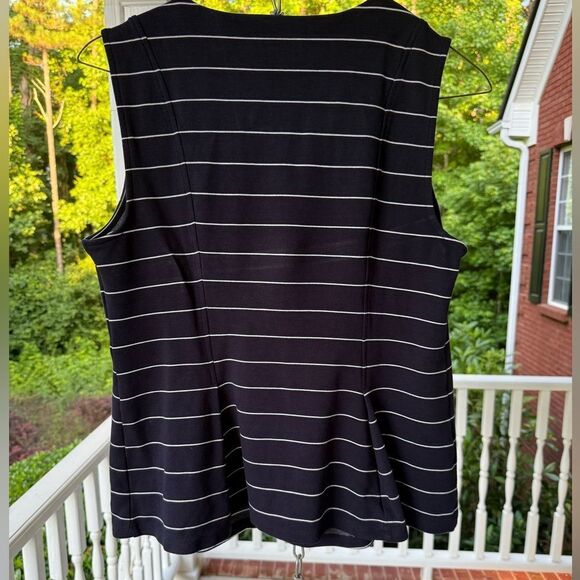 Ann Taylor Blue Boxy Sleeveless Blouse. Size L - Picture 4 of 4